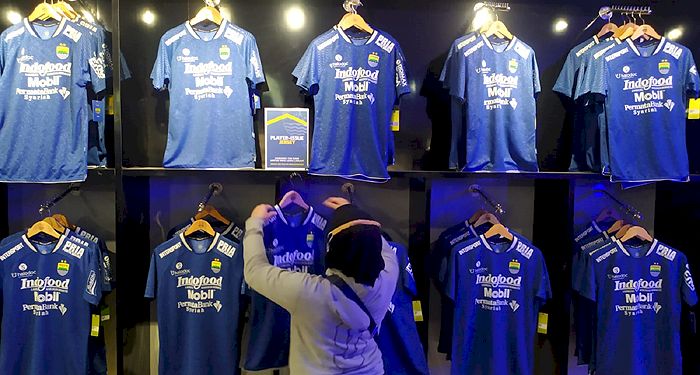 Pandemi Pengaruhi Penjualan Jersey Persib